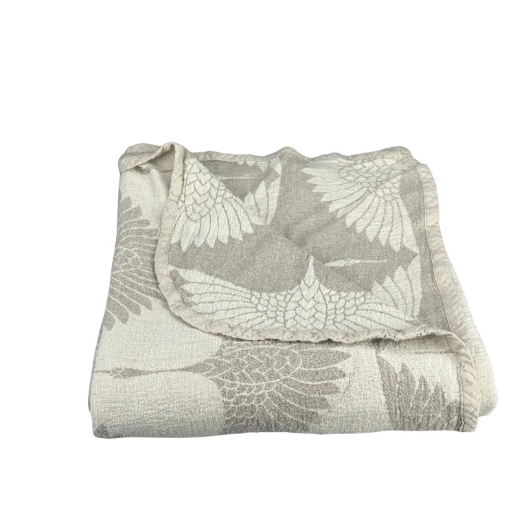 koc-lniany-lecą-żurawie-len81%-baw19%-190x220cm-3.png